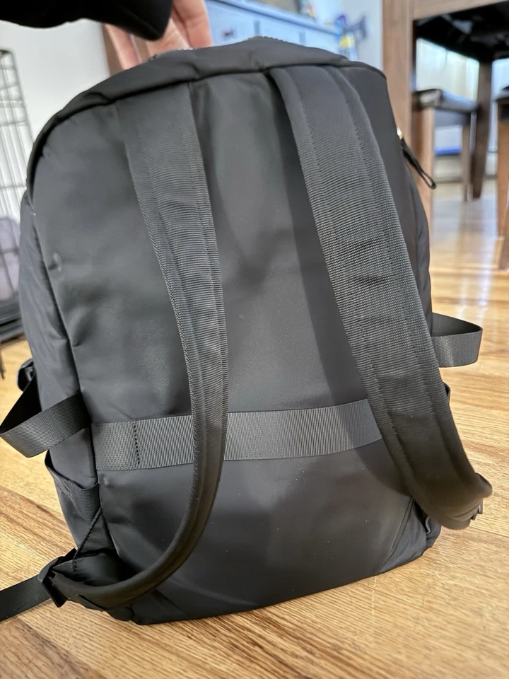 Mochila Lululemon Everyday 2.0 Negra Nueva con Cremallera Foto 4 de 4