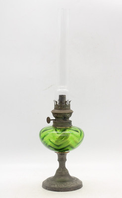 Antike Öllampe Petroleumlampe Lampe aus Glas Kosmos Brenner grün Vintage H 46 cm