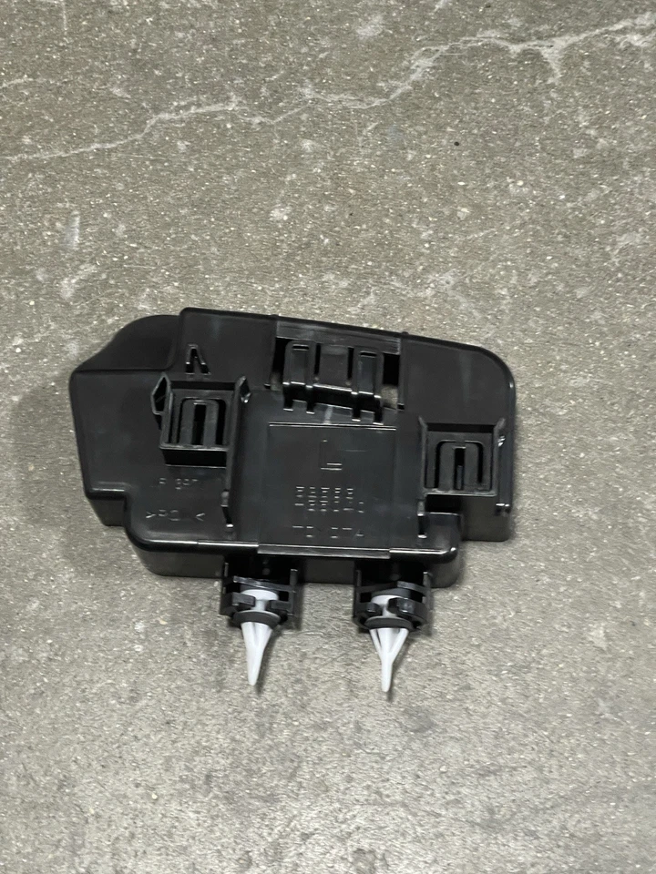 New Genuine Toyota 10-21 4Runner Driver Side Rear Bumper Retainer 52563-35040 - Image 2 of 3