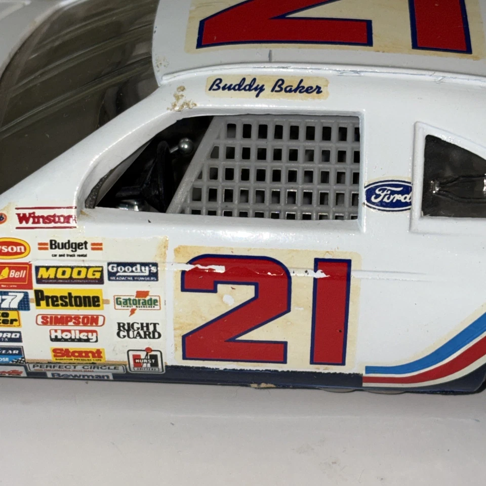 Buddy Baker #21 Valvoline 1983 Thunderbird 1/24 Diecast Revell Suelto Foto 3 de 4