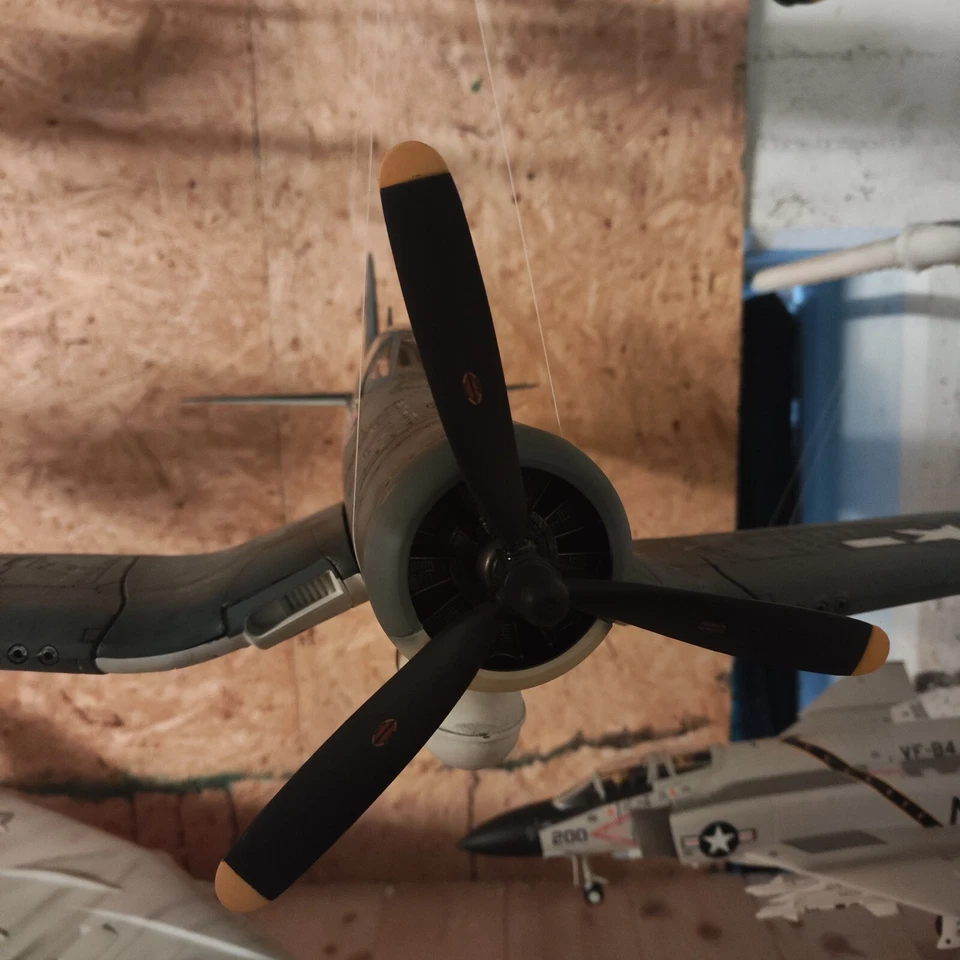 F4U CORSAIR DELLO SQUADRONE USMC BLACK SHEEP JSI MERIT 1/18 CON SCATOLA - Immagine 3 di 4