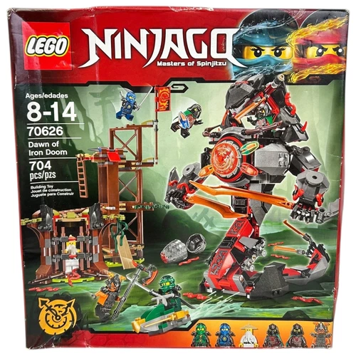 LEGO Ninjago Dawn of Iron Doom 70626 Bauset Spielzeug 704 Teile 2017 Neu Beschädigt