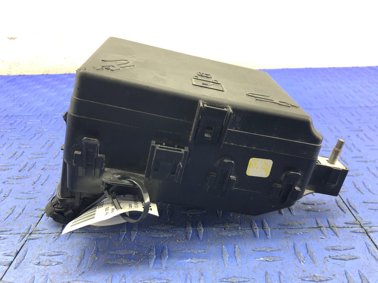 2017-2021 MASERATI QUATTROPORTE 3.0L ENGINE BAY FUSE BOX 670036388 OEM 2018 2019