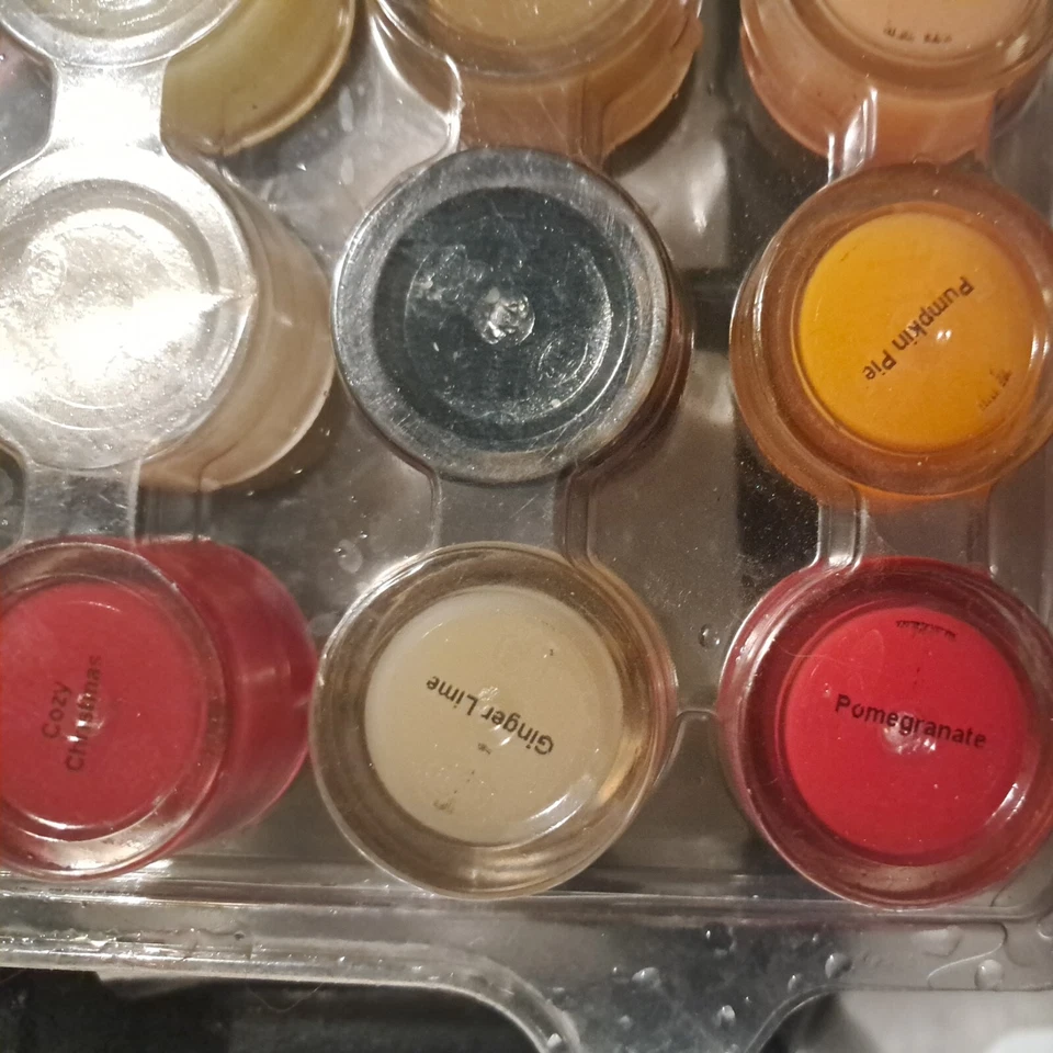 Juego de 25 velas navideñas vintage Gold Canyon cera fundida mini lata 2 OZ Foto 4 de 4