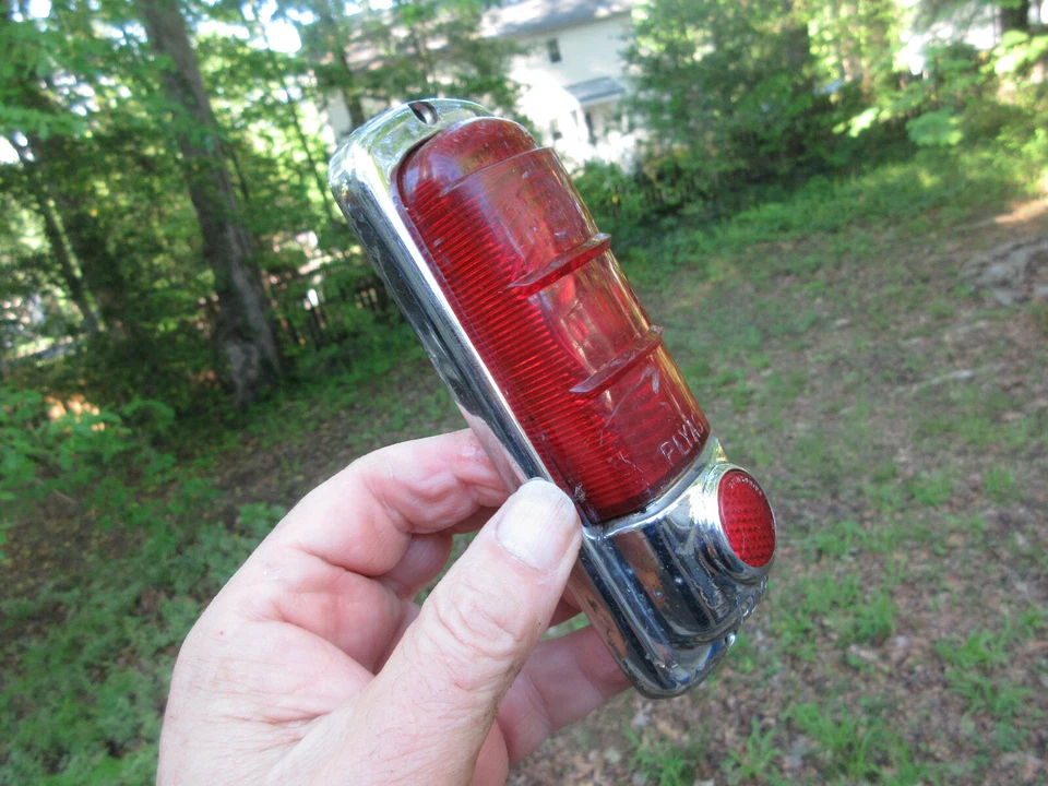 Luz trasera Plymouth 1949-1950 Special Deluxe Woody Wagon PLYAG Foto 2 de 4