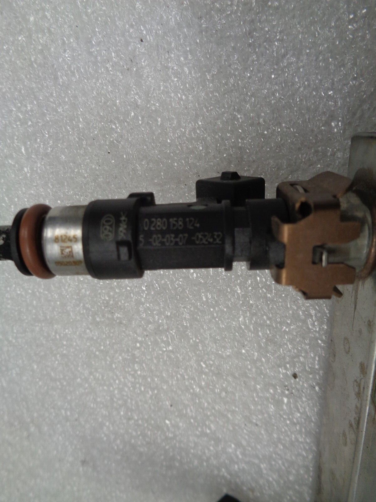 04-08 Maserati Quattroporte 4.2L Left Driver Fuel Rail w/Injectors OEM AK2209290