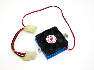 Titan CPU Kühler (Lüfter 40mm) mit 4 Pin Molex Anschluss für Sockel 3 oder 7