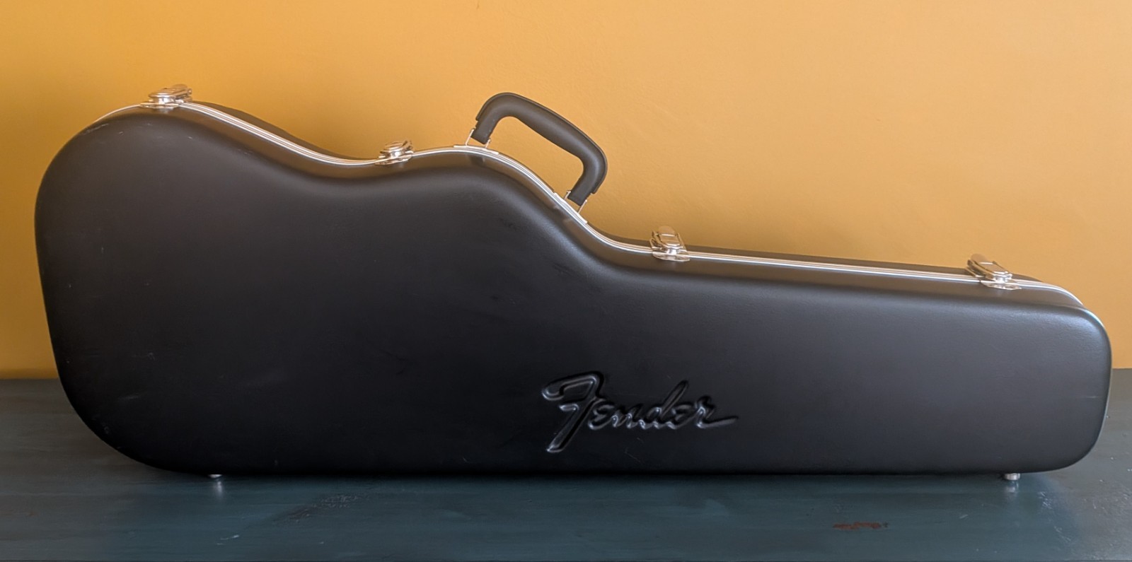 2005 Fender Molded Hardshell Guitar Case for American Stratocaster Telecaster