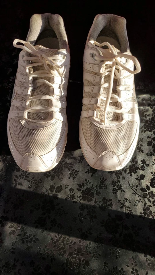 Zapatos para correr Nike Shox Navina para mujer blancos plateados brillantes talla 10 392868-105 Foto 3 de 4