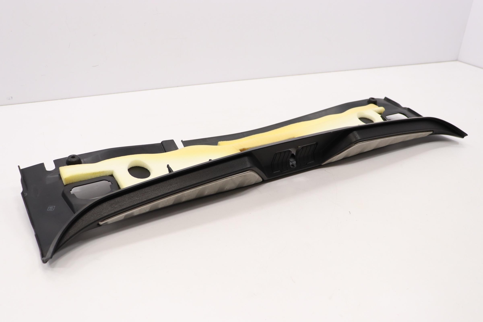 2014 - 2024 MASERATI QUATTROPORTE REAR TRUNK SILL SCUFF PLATE TRIM PANEL OEM
