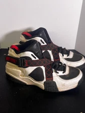 Size 9.5- Nike Air Raid Black/University Red/White DD8559-100