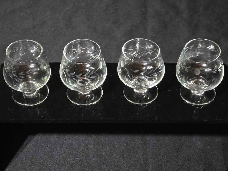 Vintage PIONEER 1.875" Brandy Snifter WILLOW MOON Schnapps Glass   - Set Of 4 - Image 3 of 4