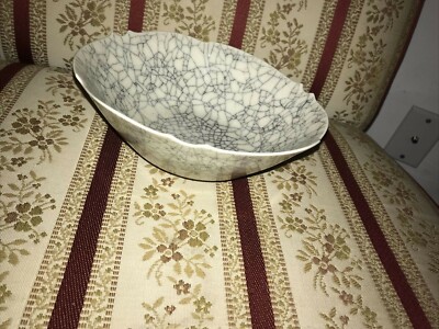 GORGEOUS HAND MADE PORCELAIN LOTUS STYLE BOWL BY PETER LANE, UK