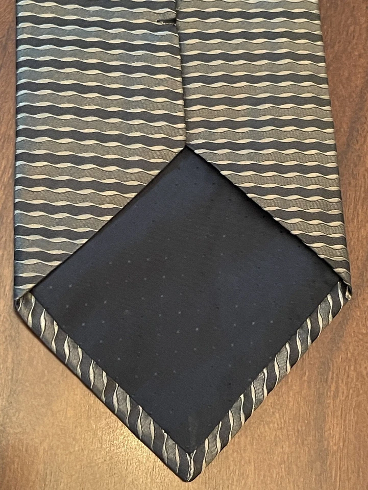 Matrix by Format 100% Silk Men’s Neck Tie Made In Italy - Image 2 of 4