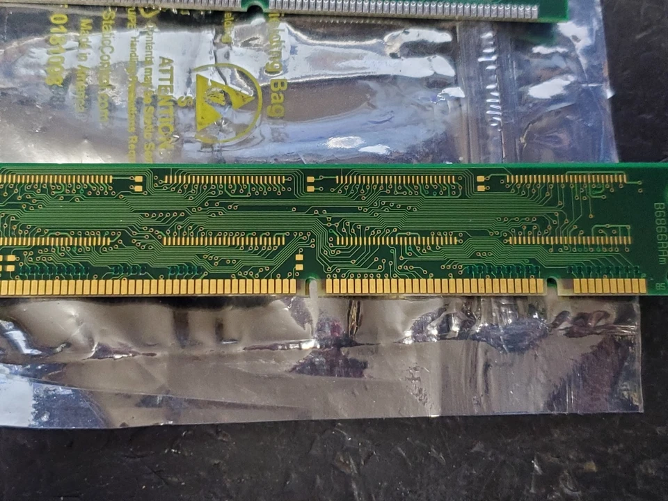 AA8V64Z6S4GHS - 64MB Memory Module (PC100/ 100MHZ/ 144 Pins) - Image 3 of 3