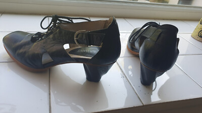 Damenschuhe Größe 38 von Lisa Tucci, schwarz, exravag. Absatz, wenig getragen