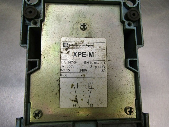 Telemecanique Xpe-m110 Foot Switch XPEM110 for sale online | eBay