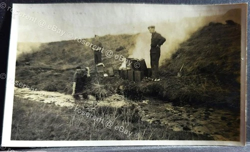 WW2 Iceland - British Army Soldiers Cooking ? by a Stream - photo 11 by 7cm