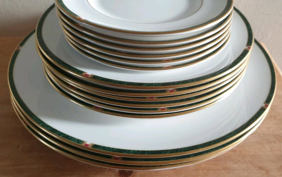 Royal Worcester Carina fine bone china in the green pattern. - Image 4 of 4