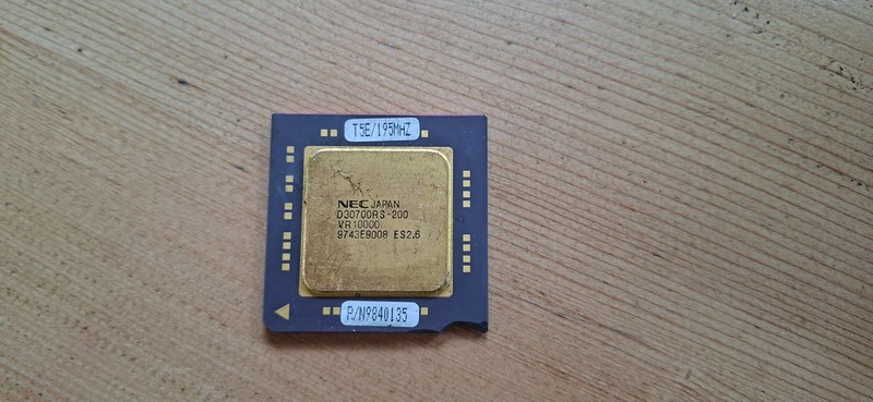 NEC D30700RS-200 VR10000 ES rare sample vintage CPU GOLD