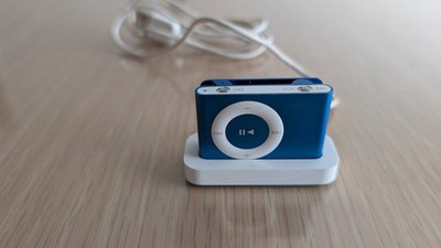 Apple iPod Shuffle 2. Gen 1GB A1204 MP3-Player Musik Clip Docking Charger