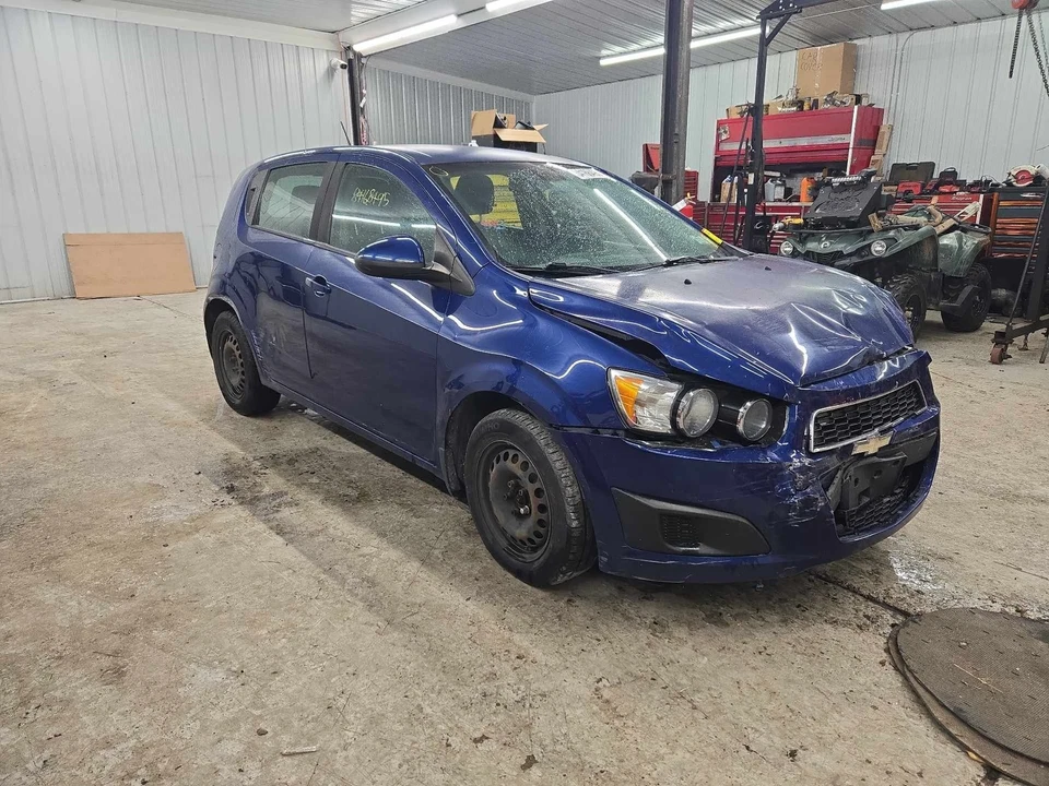 Parasol derecho usado se adapta a: Chevrolet Sonic 2013 espejo retrovisor derecho grado A Foto 3 de 4