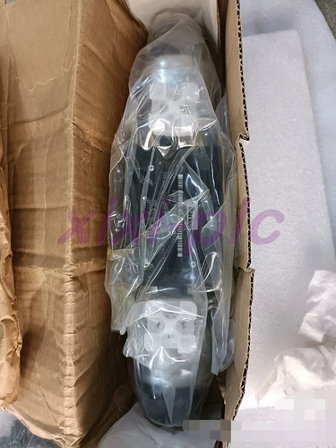 1pcs NEW  Parker D3W004CNJW42  Hydraulic valve  DHL shipping
