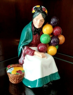 ROYAL DOULTON BONE CHINA FIGURINE HN 1315 THE ''OLD BALLOON'' SELLER