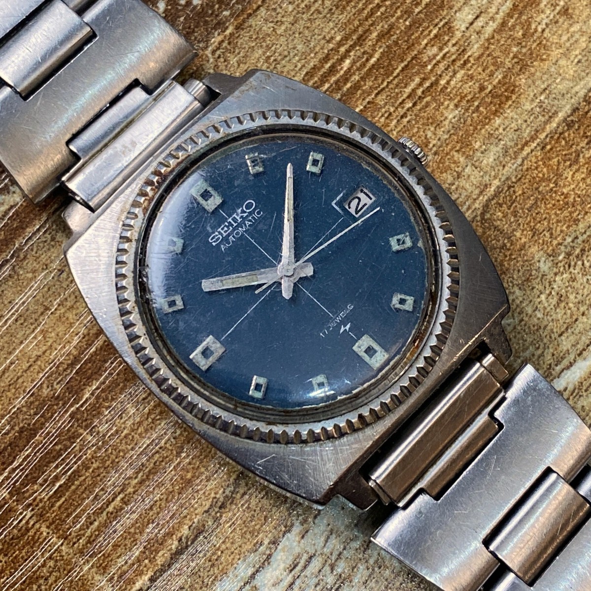 Vintage Automatic Seiko Watch with Blue Dial & Date 35mm ref. 7005