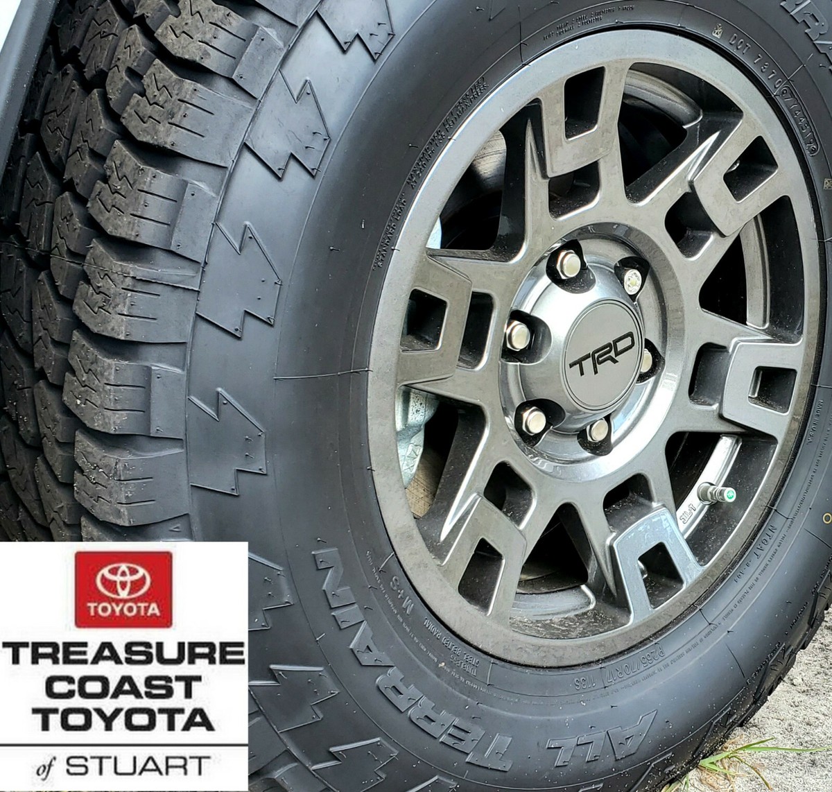 2/2[新品] TOYOTA TRD 純正 R17 6x139.7 NEW OEM TOYOTA GLOSS GRAY TRD ALUMINUM 17 INCH WHEELS 5