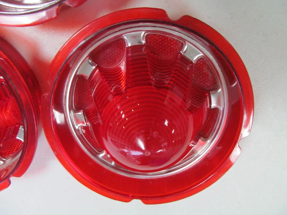 Juego de lentes de luz trasera Oldsmobile Dynamic 88 1961 NOS GM # 5952070 Foto 3 de 4