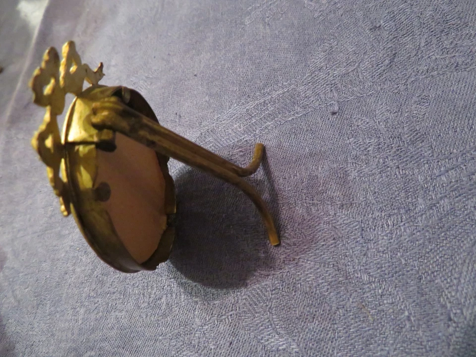 ancien cadre photo ovale en bronze 7.3 cm à poser ou suspendre - Photo 2/4