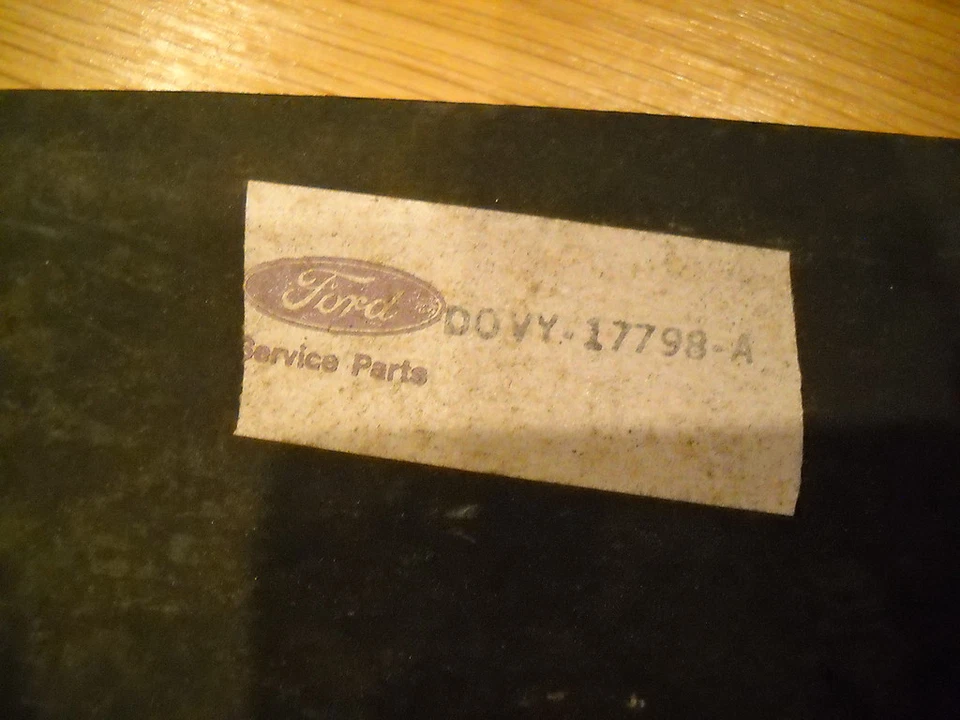 Nuevo de Lote Antiguo 1970 Lincoln Continental PARAGOLPES DELANTERO PIEDRA DEFLECTOR ESCUDO DERECHO D0VY-17788-A Foto 2 de 2