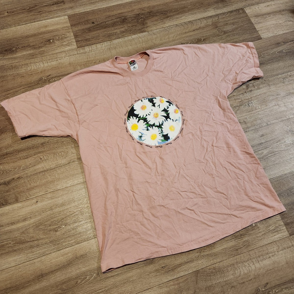 Vintage 90s Daisy Daisies Flower Pink Circle Graphic Mens