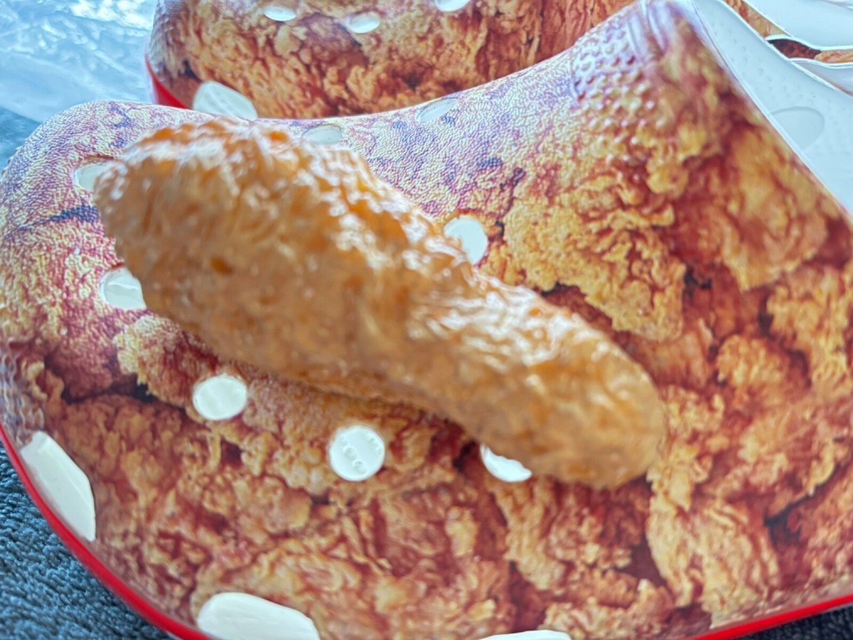 Crocs X KFC Women 7 / Men 5 Kentucky Fried Chicken