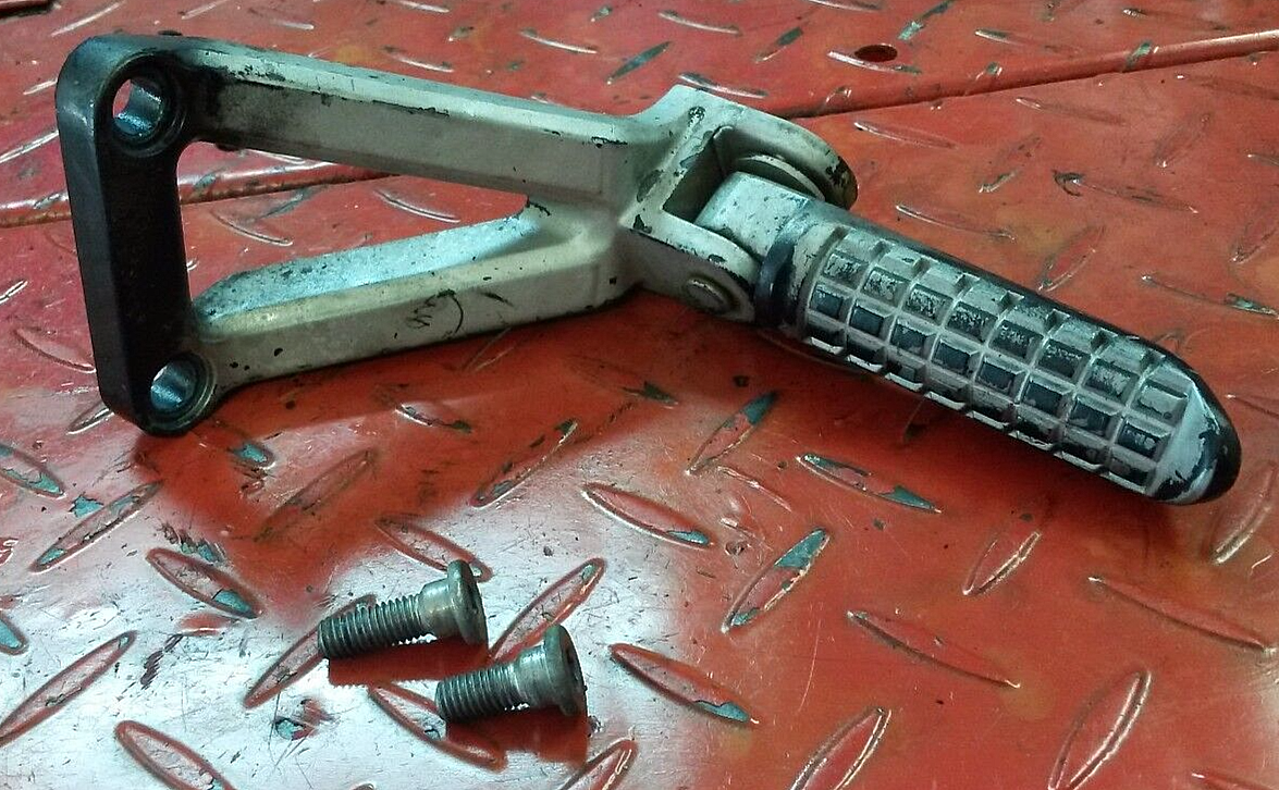 絶対的な信頼 95-97 Stay Step Rear Left Bracket Peg Foot ZX6R Kawasaki レッグウェア