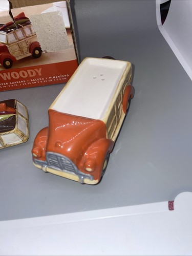 VINTAGE WOODY CAR SURFER SALT AND PEPPER SHAKERS - With Box - Picture 3 of 8