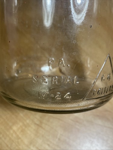 Vintage One Liquid Quart Glass Motor Oil Bottle Model BW-1228 with Spout - Picture 10 of 14
