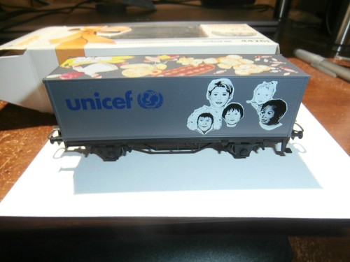 MARKLIN HO SCALE -SCALE #44261 FREIGHT CAR-UNICEF
