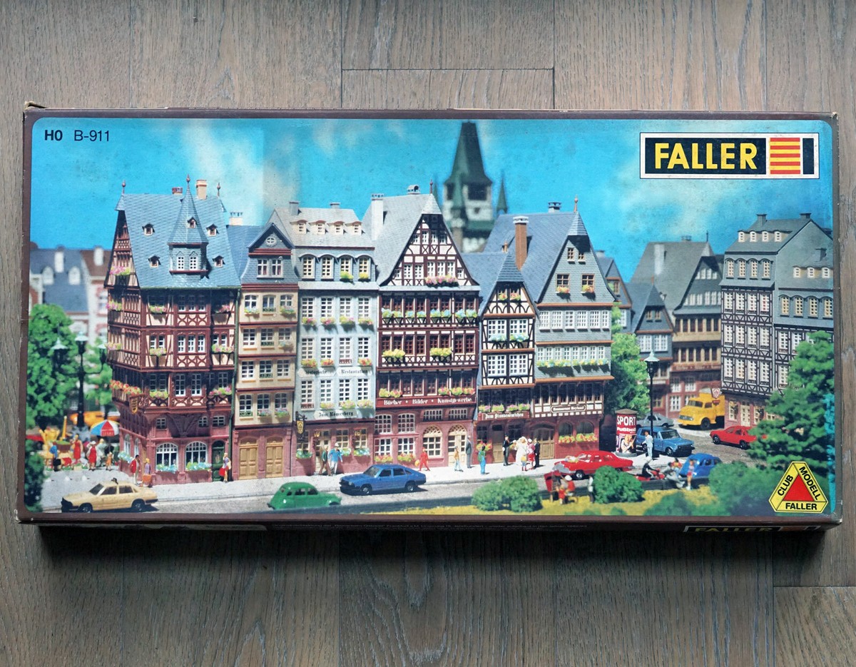 FALLER B-911 HO H0 KIT TOWN HOUSES ROMERBERG-Ostzeile