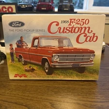 Moebius Models 2564 1:25 1968 F0RD F-250 Custom Cab Pickup Plastic Model Kit