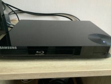 SAMSUNG BD-F5100 Compact Network Smart Blu-Ray DVD Player . Including remote.