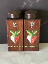 Woodcrest  Strawberry Wooden Salt & Pepper Shaker Styron Hand Painted Retro VTG