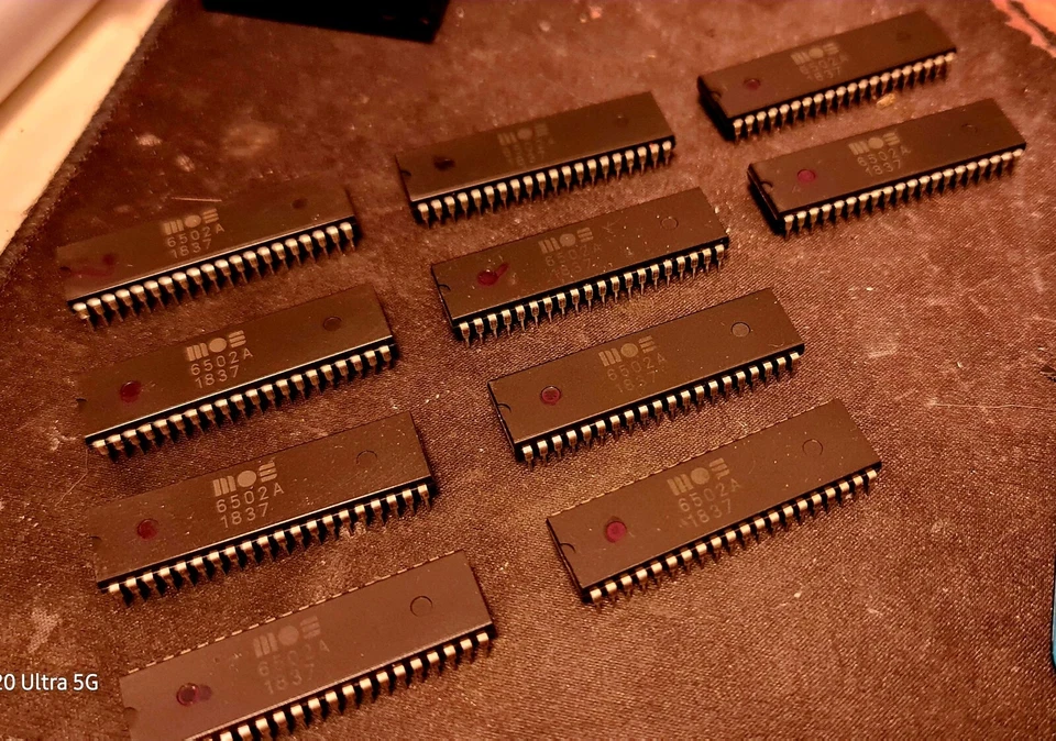 NEW MOS 6502A ORIGINALE CPU COMMODORE VIC20 Floppy 1541 1571 INTEGRATO  NUOVO! - Immagine 4 di 4