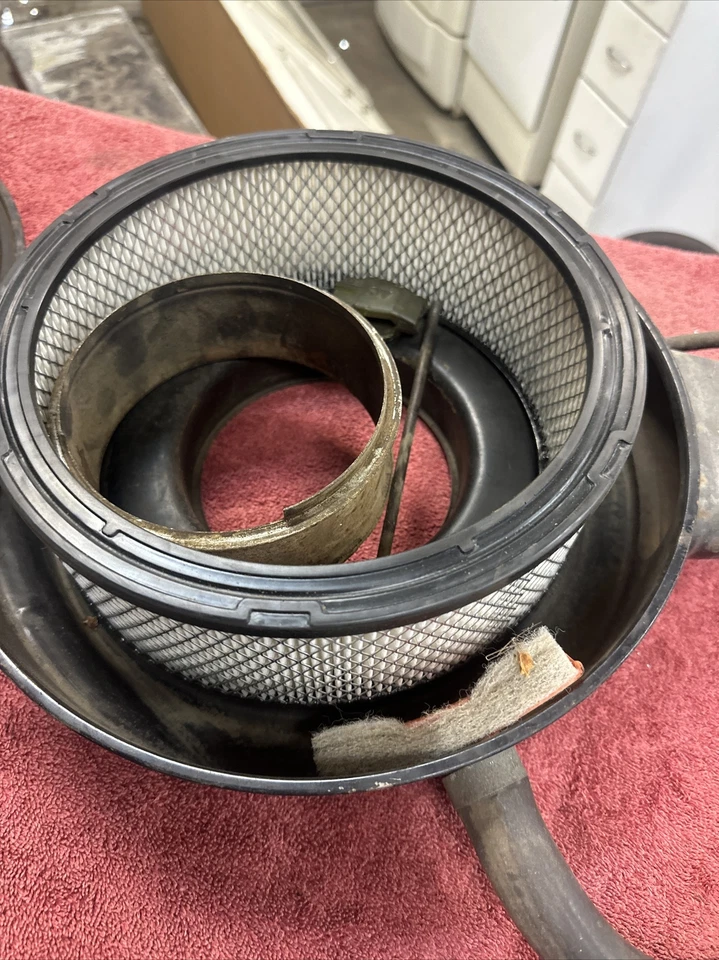 1974 Chevy. Van Squarebody GMC Air Cleaner Assembly OEM 350 K5 BLAZER SUBURBAN - Image 3 of 4