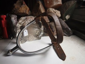 VINTAGE / ELEY SALL STIRRUP WITH SPUR METAL WITH LEATHER STRAP 1918 ? ONE ONLY !