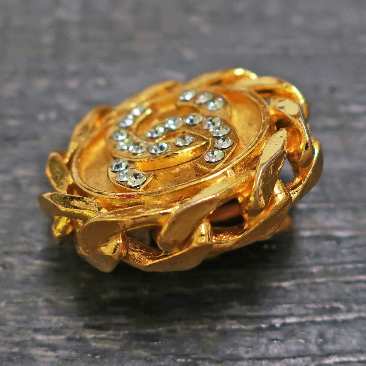 CHANEL Gold Plated CC Logos Rhinestone Round Vintage Clip CHANEL Gold Plated CC Logos Rhinestone Round Vintage Clip