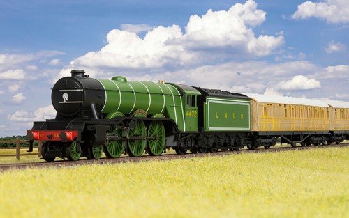 Hornby R1255M "FLYING SCOTSMAN" Train set - OO Gauge - Picture 4 of 13