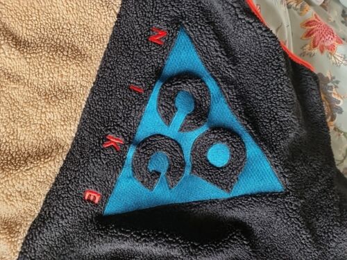 Nike ACG Mowabb Sherpa Pile Fleece Gilet Size Medium Great Condition! hardlyworn - Picture 3 of 5
