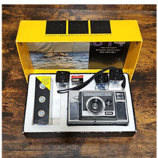 Kodak Instamatic 314 Color Outfit Camera Set w/ Box Flashcubes PX-825 Battery